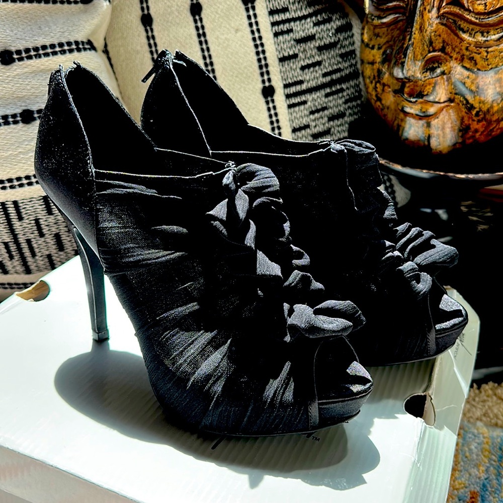 Beautiful Black ruffled heels